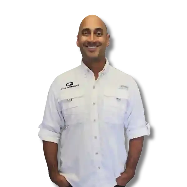 A technician in a white shirt with Chill Brothers logo.