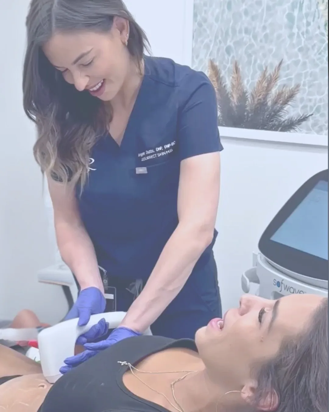 Aesthetic treatment session between a professional and a patient.